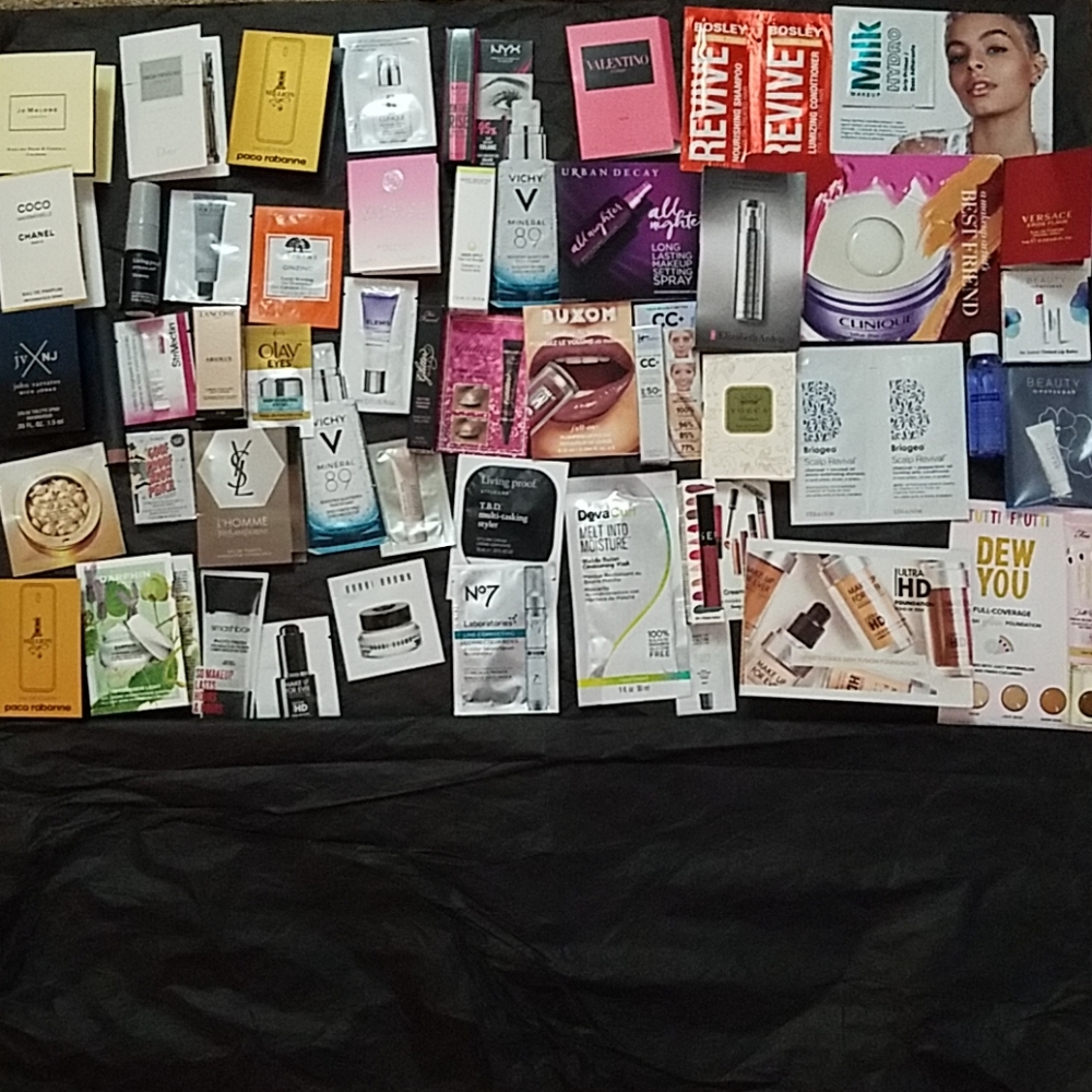Lot of 50 makeup, skin & haircare samples
